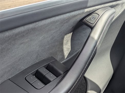 Used 2024 Tesla Model Y Long Range image 26