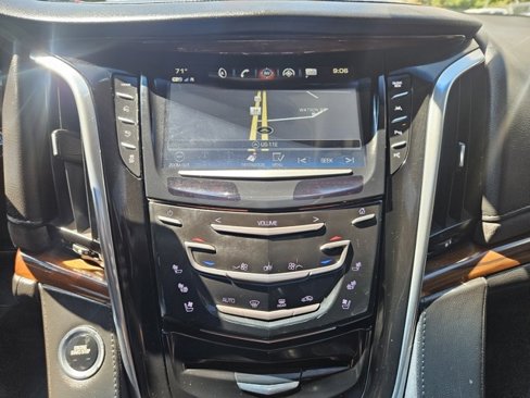 Used 2017 Cadillac Escalade ESV Luxury image 21