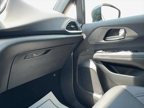 New 2025 Chrysler Voyager LX image 19
