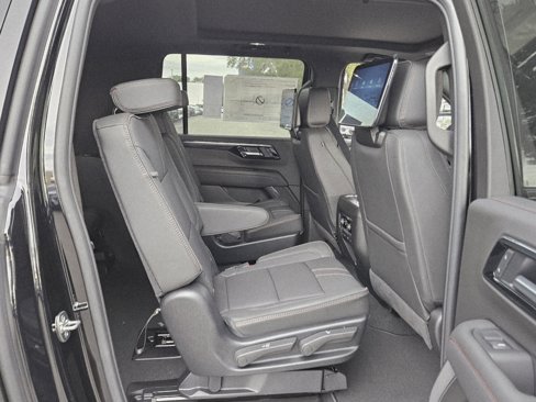 New 2026 Chevrolet Suburban RST image 17