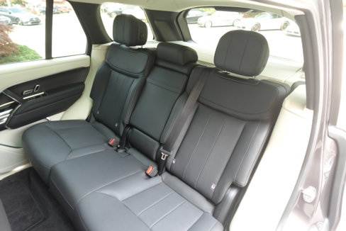 Used 2023 Land Rover Range Rover SE image 10