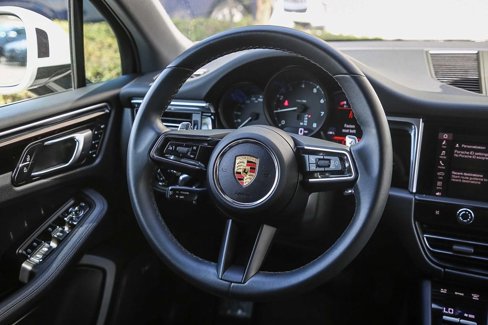 Used 2022 Porsche Macan image 16