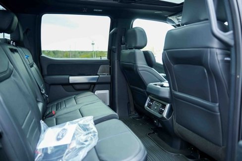 Used 2025 Ford F450 Platinum w/ FX4 Off-Road Package image 23