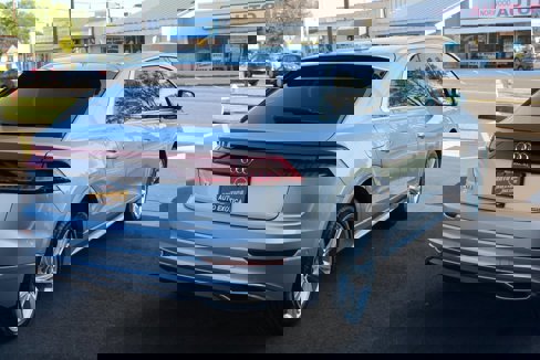 Used 2022 Audi Q8 Premium Plus image 3