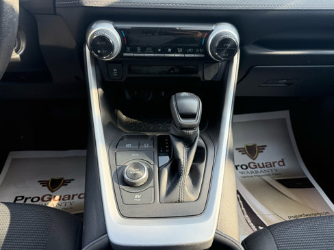 Used 2022 Toyota RAV4 LE image 18