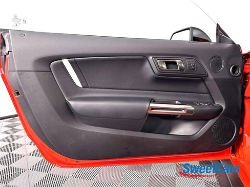 Used 2022 Ford Mustang Shelby GT500 w/ Technology Package image 36