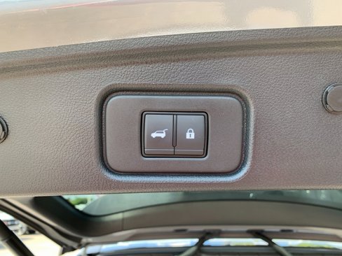 Used 2024 Nissan Pathfinder Platinum w/ Cargo Package image 8