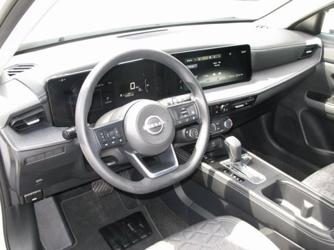 Used 2025 Nissan Kicks SV image 13