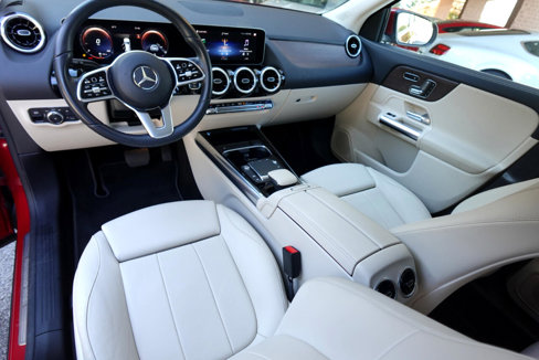 Used 2021 Mercedes-Benz GLA 250 4MATIC w/ Premium Package image 7