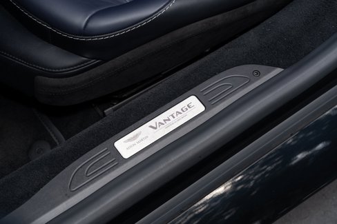 Used 2023 Aston Martin V8 Vantage Roadster image 19