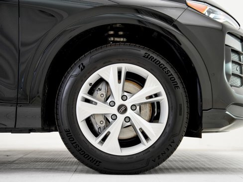 Certified 2025 Audi Q6 e-tron Premium w/ Convenience Package image 24