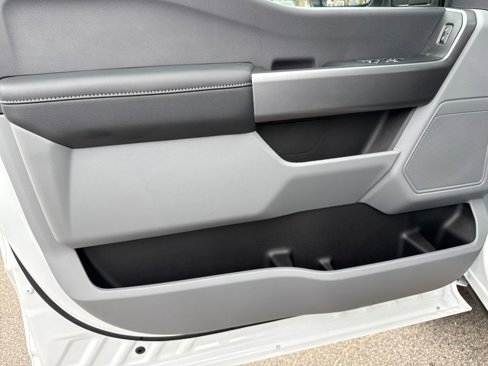 New 2025 Ford F350 4x4 Regular Cab Super Duty image 17