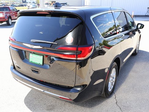 New 2026 Chrysler Pacifica Select image 5
