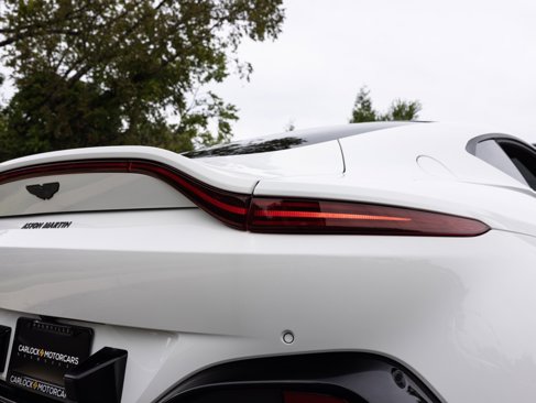 Used 2021 Aston Martin V8 Vantage Coupe image 29
