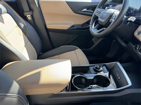 Used 2025 Chevrolet Equinox ACTIV w/ Safety and Technology Package image 6