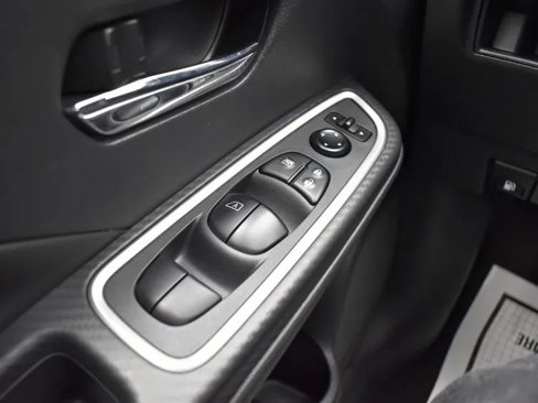 Used 2024 Nissan Versa SR image 20