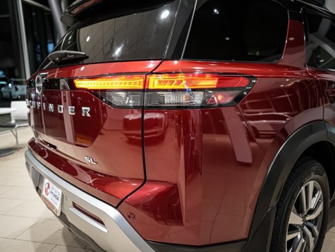 Used 2022 Nissan Pathfinder SL image 14