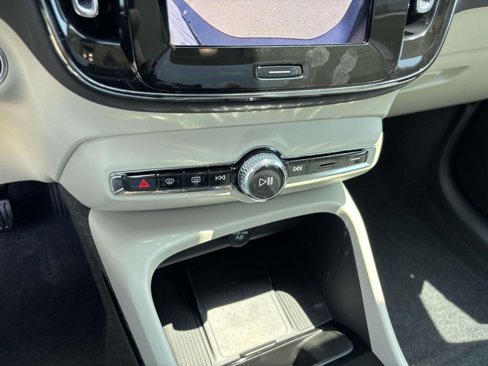 New 2026 Volvo XC40 B5 Ultra w/ Protection Package Premier image 21