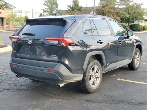 Used 2022 Toyota RAV4 XLE image 4