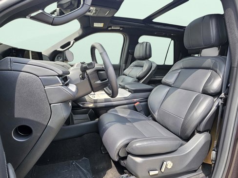 New 2025 Lincoln Navigator Reserve image 13