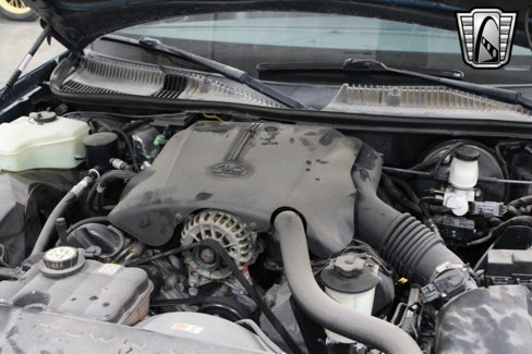 Used 2001 Lincoln Town Car Executive image 24