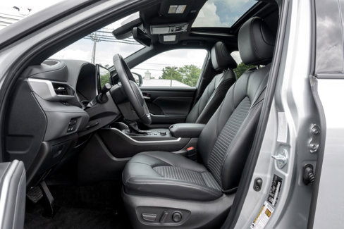 Used 2024 Toyota Highlander XSE image 14