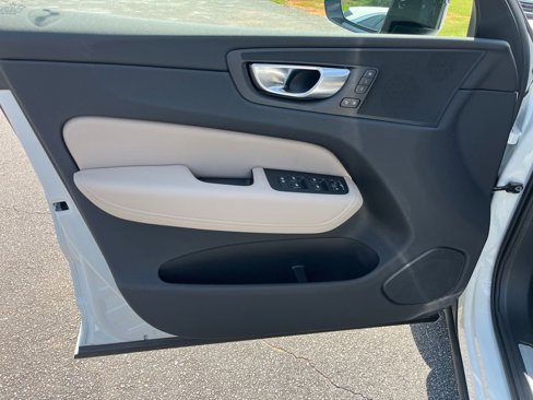 New 2026 Volvo XC60 B5 Plus image 12