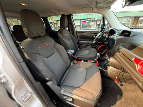 Used 2016 Jeep Renegade Trailhawk image 9