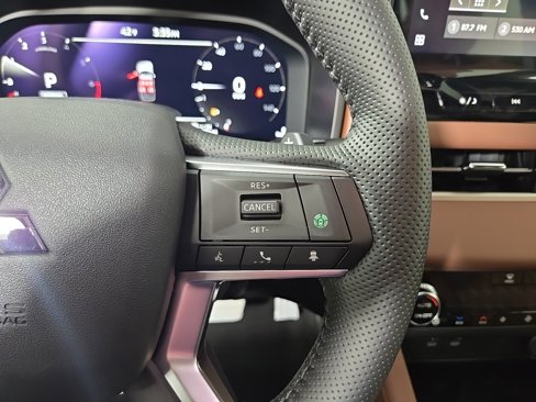 New 2025 Mitsubishi Outlander SEL image 16