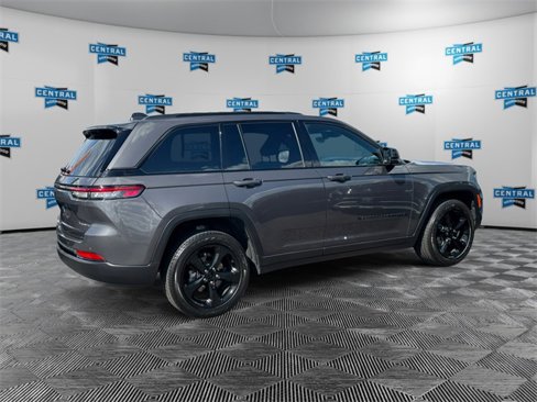 Used 2023 Jeep Grand Cherokee Altitude image 6