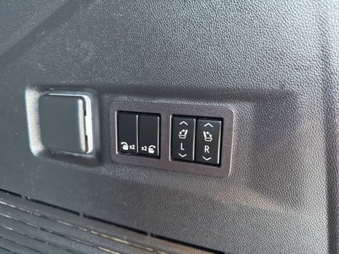 Used 2023 Chevrolet Tahoe Z71 w/ Z71 Off-Road Package image 6