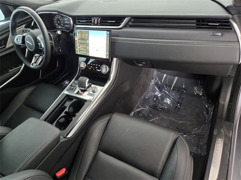 Certified 2024 Jaguar XF R-Dynamic SE image 18