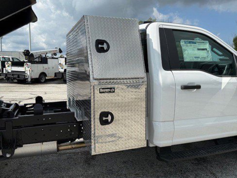 New 2025 Ford F550 4x4 Regular Cab Super Duty image 38