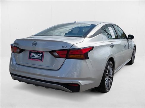Used 2024 Nissan Altima 2.5 SV image 5