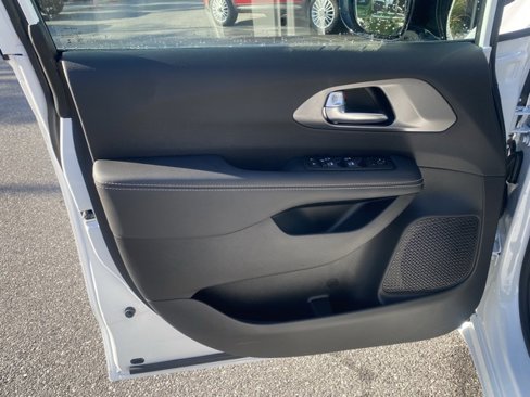 New 2026 Chrysler Voyager LX image 12