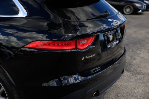 Used 2020 Jaguar F-PACE Prestige image 27