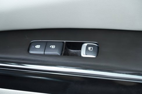 Used 2024 Kia Carnival EX image 31