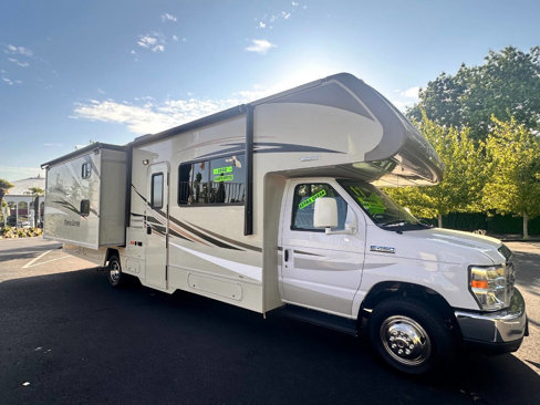 Used 2016 Ford E-450 and Econoline 450 Super Duty w/ Motorhome Prep Package image 12