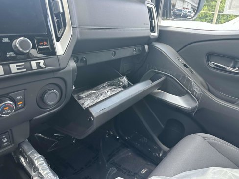 Used 2025 Nissan Frontier SV w/ SV Convenience Package image 15