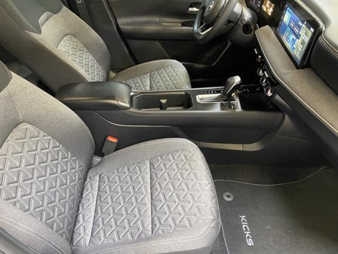 Used 2025 Nissan Kicks SV image 24