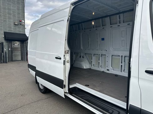 Used 2022 Mercedes-Benz Sprinter 2500 image 18