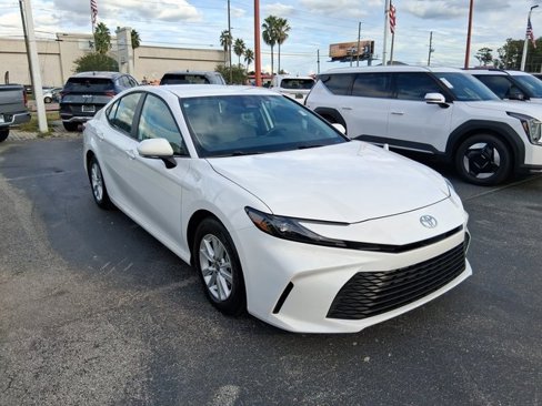 Used 2025 Toyota Camry LE image 4