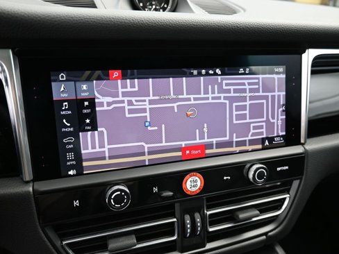 Certified 2025 Porsche Macan image 27