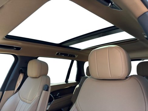 New 2025 Land Rover Range Rover Long Wheelbase SE image 12