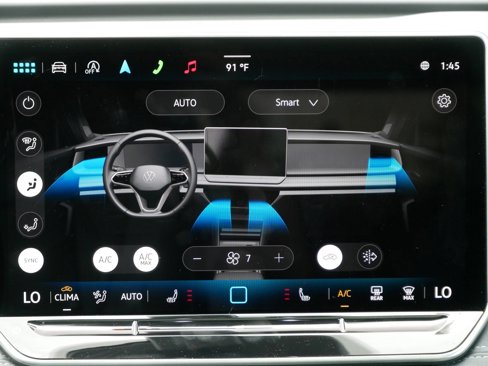 New 2025 Volkswagen Tiguan SE image 10