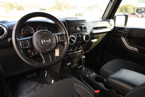 Used 2018 Jeep Wrangler Unlimited Sahara w/ Connectivity Group image 11