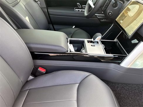 New 2025 Land Rover Range Rover SE image 8