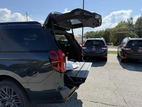 New 2025 Ford Expedition Platinum image 4