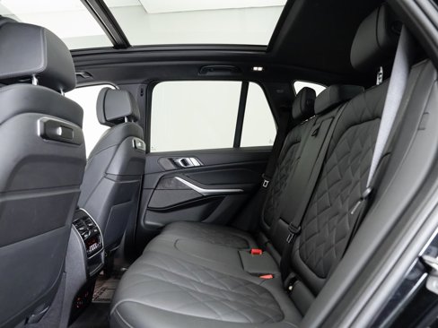 Used 2025 BMW X5 xDrive40i w/ M Sport Package image 23