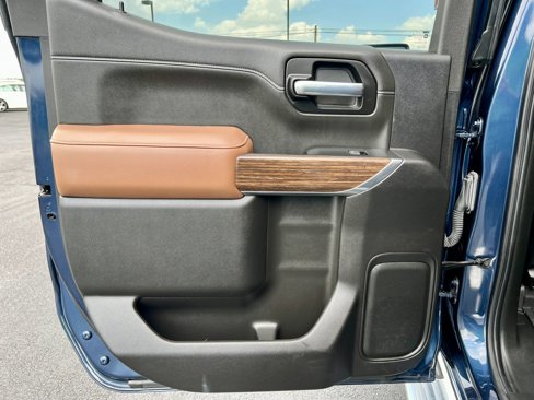 Used 2022 Chevrolet Silverado 1500 High Country w/ Technology Package image 31